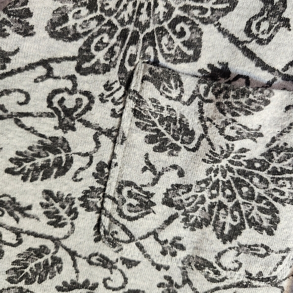 Chaps 100% Cotton Black and Gray Floral Blouse Knit Sz 2Z - Picture 3 of 9